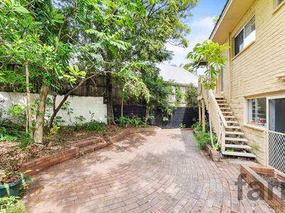 27 Golden Crescent, Southport