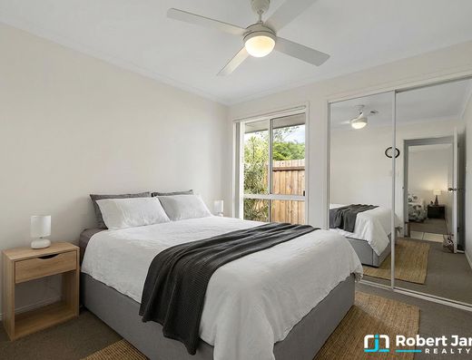 Low Maintenance  image 9