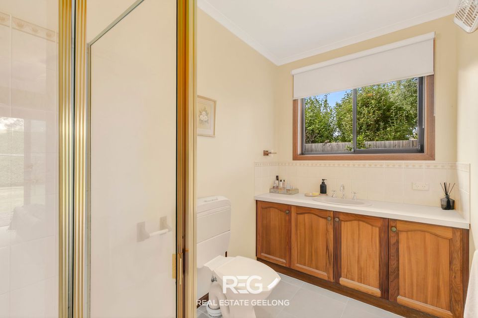 13 Greenbank Court, Leopold