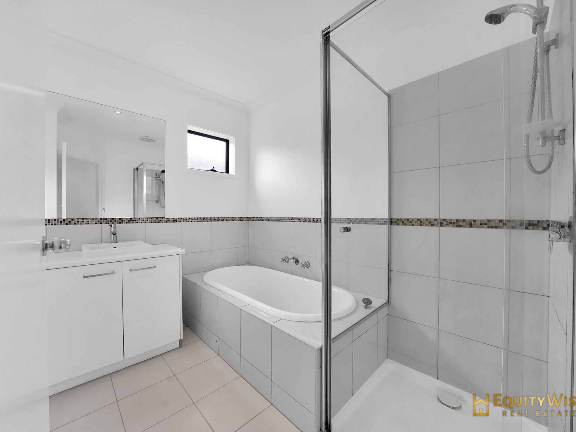 33 Kinglake Drive, Manor Lakes