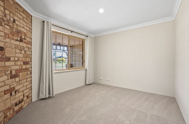 16 Frigate Close, Waikiki