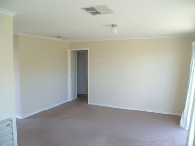 1 / 2 Nanworen Crescent, Bell Park