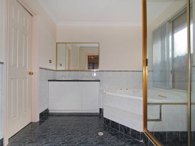 4 McGillivray Crescent, Somerville