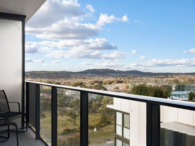 711 / 90 Swain St, Gungahlin