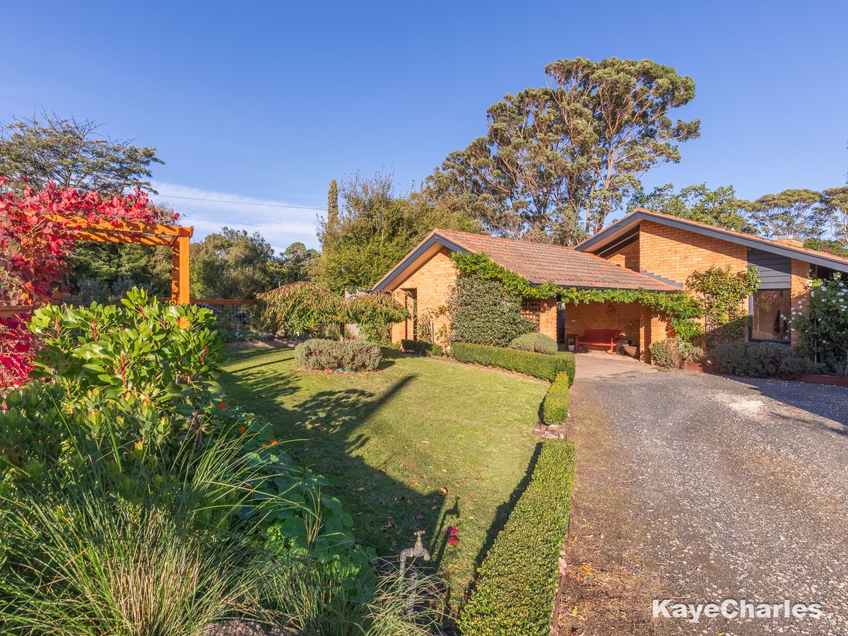 2 Young Street, Beaconsfield Upper