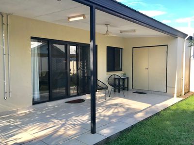 4 / 6 Wright Crescent, Gray