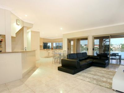 39 Glenwater Crescent, Helensvale