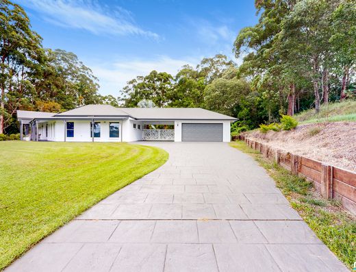 Elevated Privacy & Lifestyle on 2.5 Acres - Tinbeerwah's Hidden Gem image 6