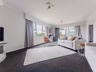 2 Robert McKeen Street, Otaki Beach