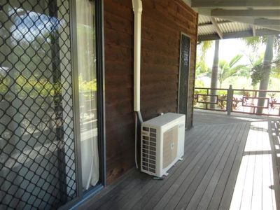 2 / 6 Howard, Cooktown