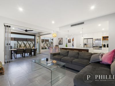 7842 Pavilions Close, Hope Island