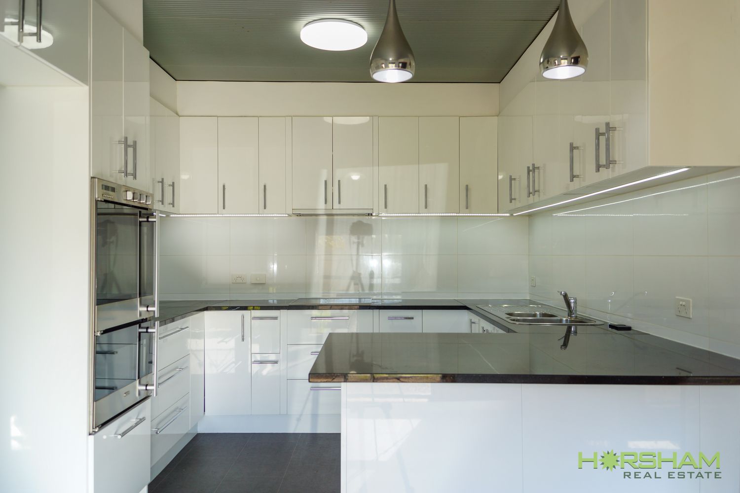1 / 4 Searle Street, Horsham