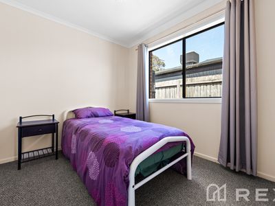 19 Calais Cct, Cranbourne West