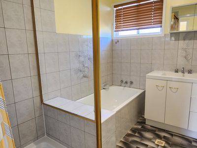 10 Burns Street, Fernvale