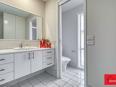14 Michael Holt Crescent, Gordon