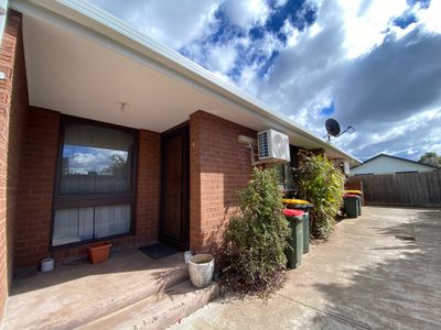 3 / 12 Moffatt Crescent, Hoppers Crossing