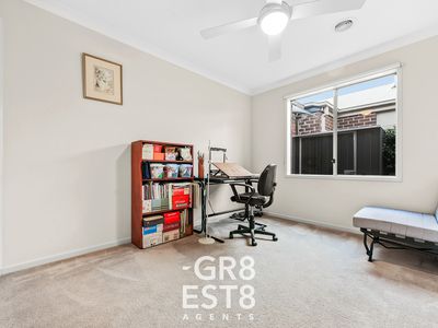 26 Crepe Avenue, Cranbourne West