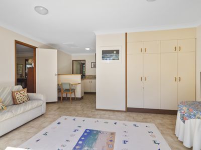 2 East Close, Hawks Nest