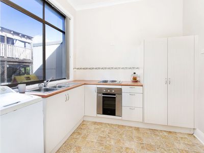 10 Sixth Avenue, Port Kembla