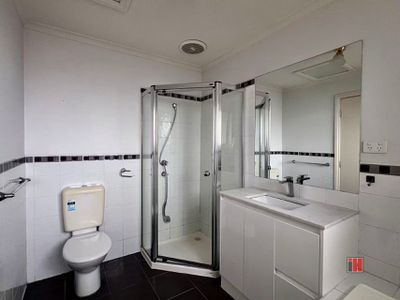 2 / 8 Faye Street, Reservoir