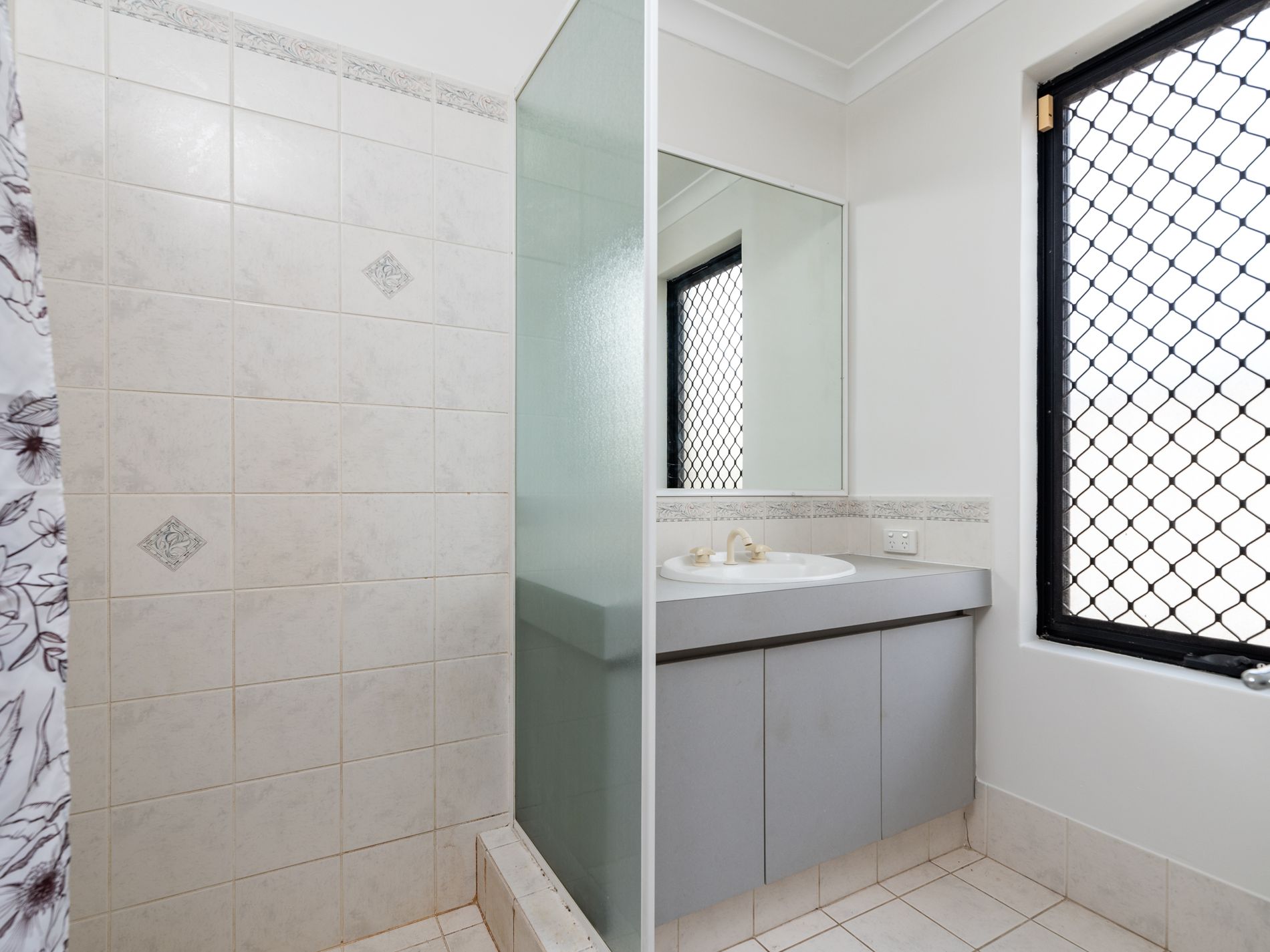 1/31 Holder Street, St James