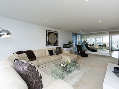 305 / 30 The Circus, Burswood