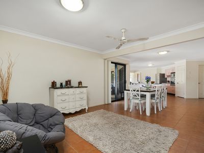 4 Rainbow Court, Glass House Mountains