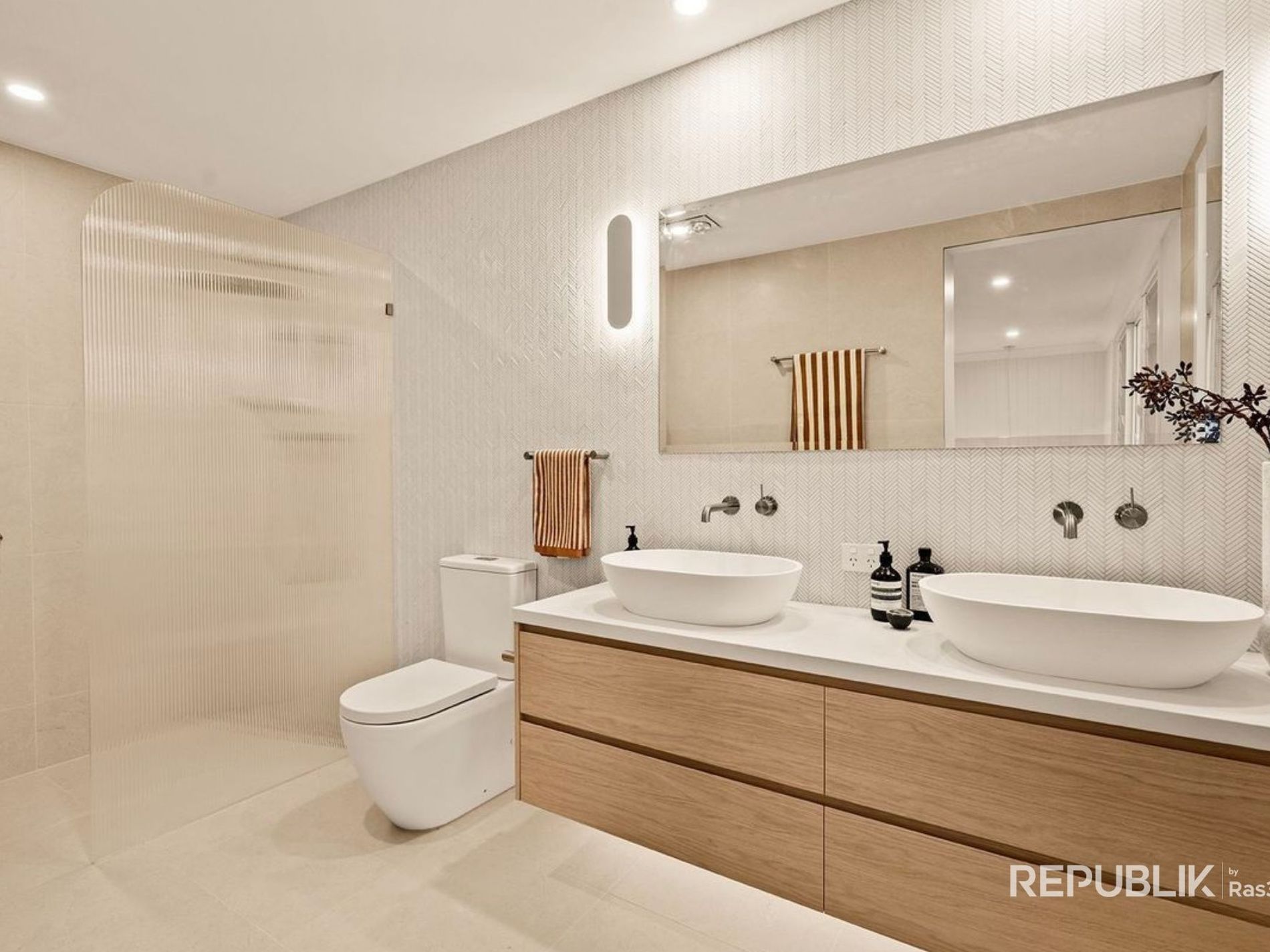 1 / 13 Perry Place, Biggera Waters