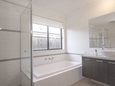 27 Chlorinda Road, Tarneit