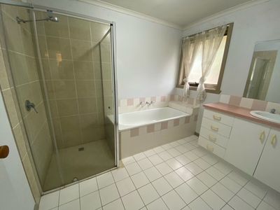 2 / 141 Mossfiel Drive, Hoppers Crossing