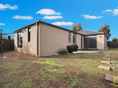 33 Arrowhead Street, Manor Lakes