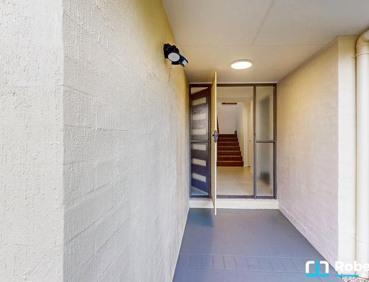 Spacious Family Living Opposite Tewantin Golf Course image 2