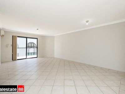 E5 (13)  /  88 Royal Street, East Perth
