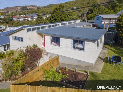 71 Larsen Crescent, Tawa