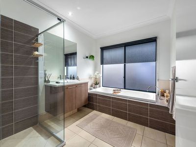 17 Senden Crescent, Manly West