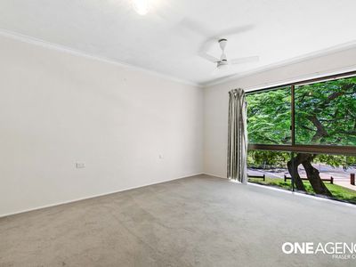 4 / 2 James Street, Urangan