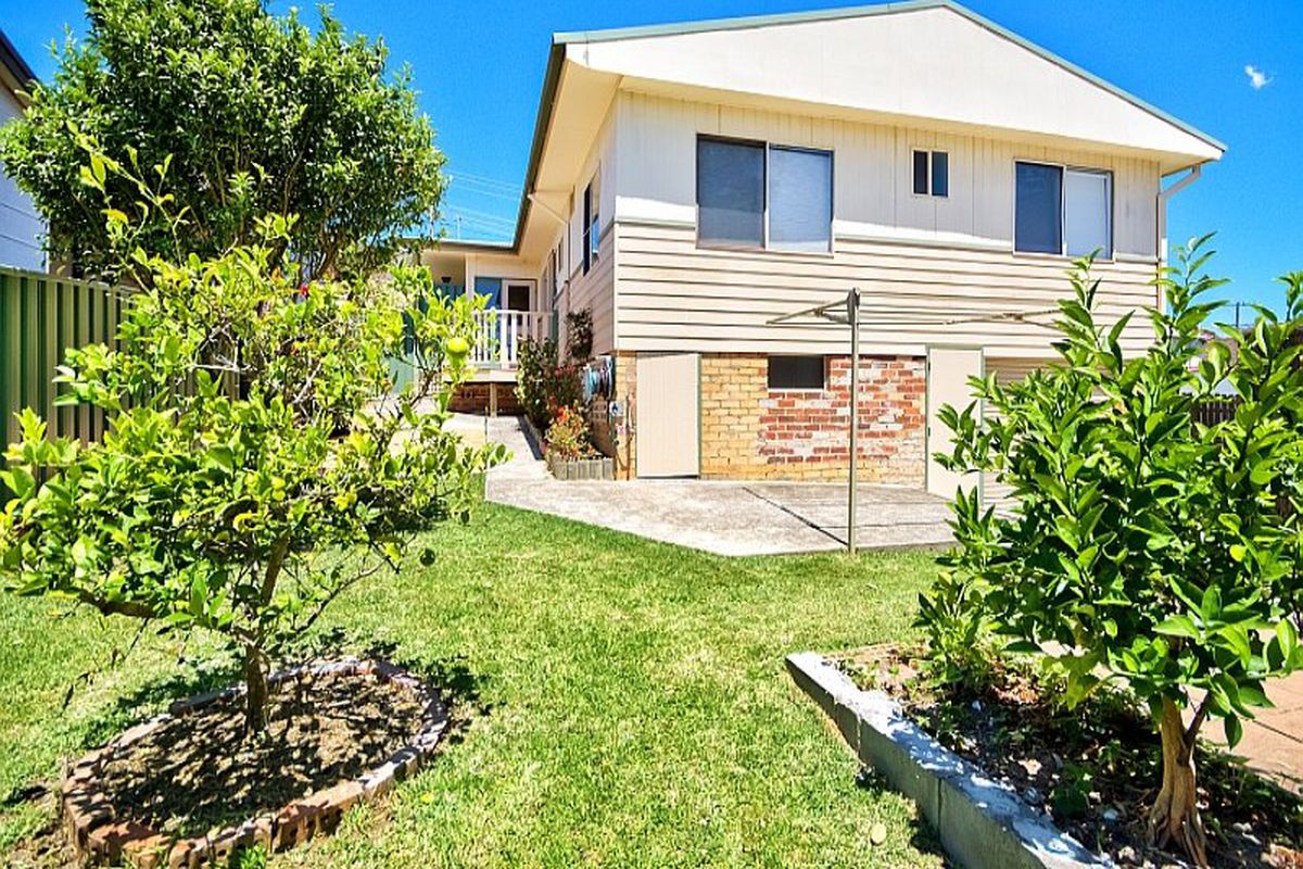 1 / 80 Lowanna Avenue, Forresters Beach