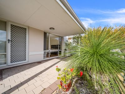 4 Strathclyde Circuit, Champion Lakes