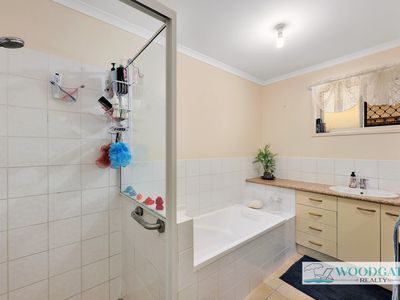 27 Coral Sea Dr, Woodgate