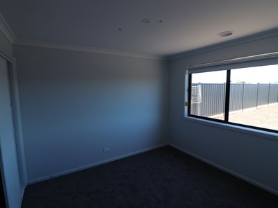 7 Pony Promenade, Seymour