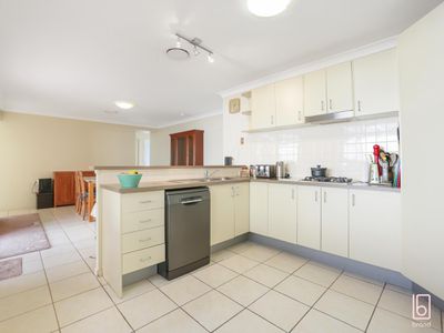 35A Skyhawk Avenue, Hamlyn Terrace