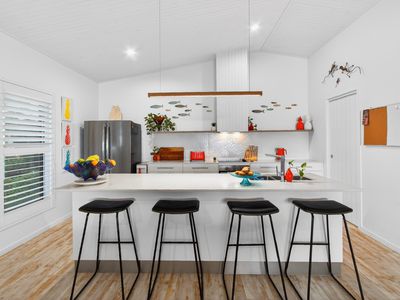 8 Blackcurrant Drive, Hideaway Bay