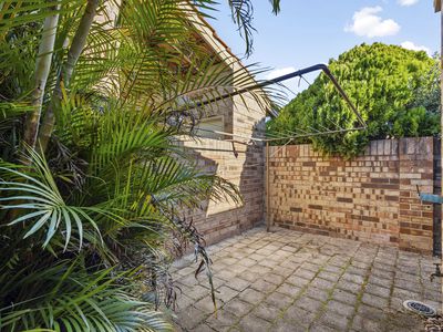 2 / 26 Earlston Way, Booragoon
