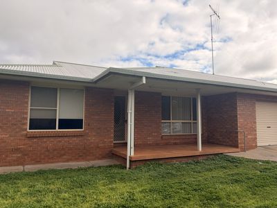 2 / 30 Ebelina Crescent, Parkes