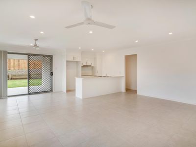 7 Logan Crescent, Oxenford
