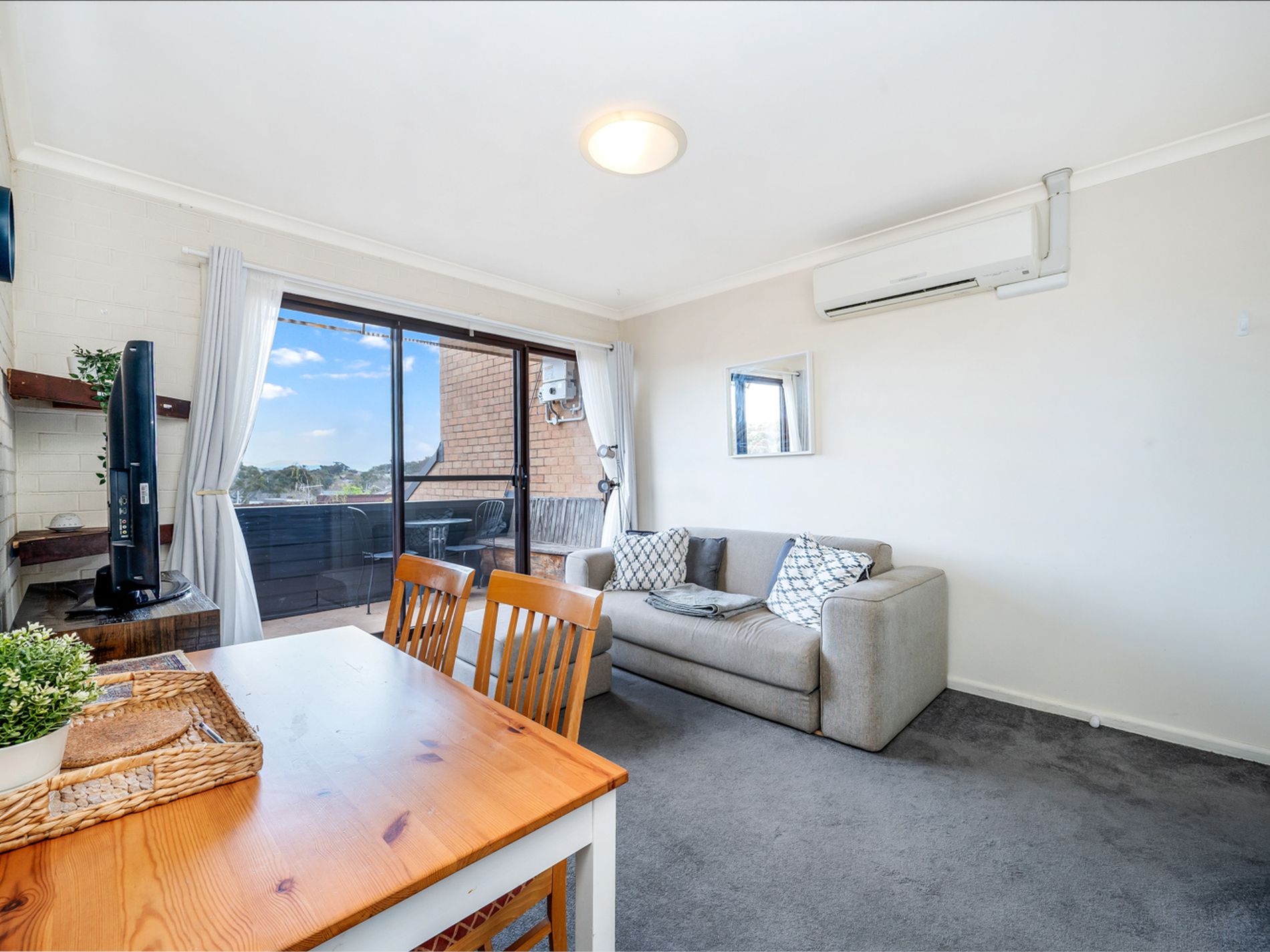 8 / 3 Garran Place, Garran