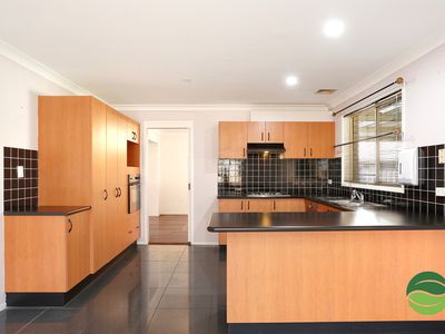 23 Gillian Crescent, Hassall Grove