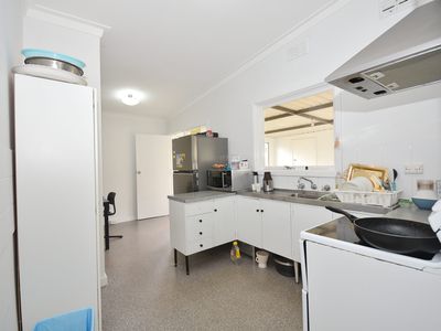 16 Banyard Avenue, Kelmscott