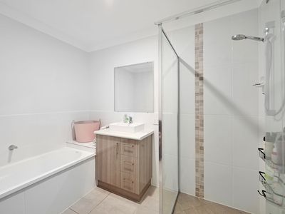 23 Sharp Crescent, Branyan