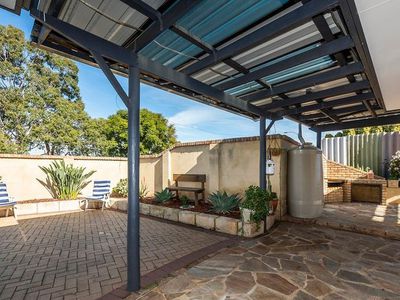 2 Tipuana Pl, Edgewater